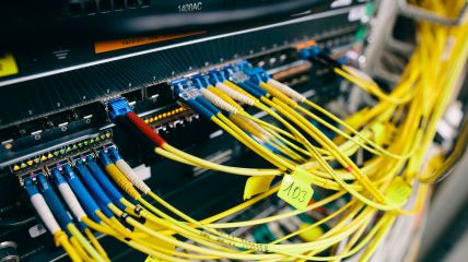 Weil die Datenrate entscheidet: Bis zu 10 Gigabit pro Sekunde sollen in Gewerbegebieten im Raum Hannover möglich werden