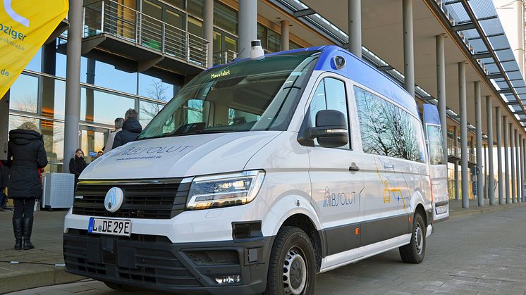 Das neue Pilotprojekt ABSOLUT ist ab sofort auf einer Teststrecke im Nordraum Leipzig unterwegs - Foto: Karolin Kelm