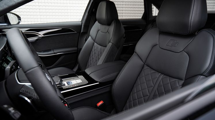 Audi A8 TFSI e (Plasmablå)
