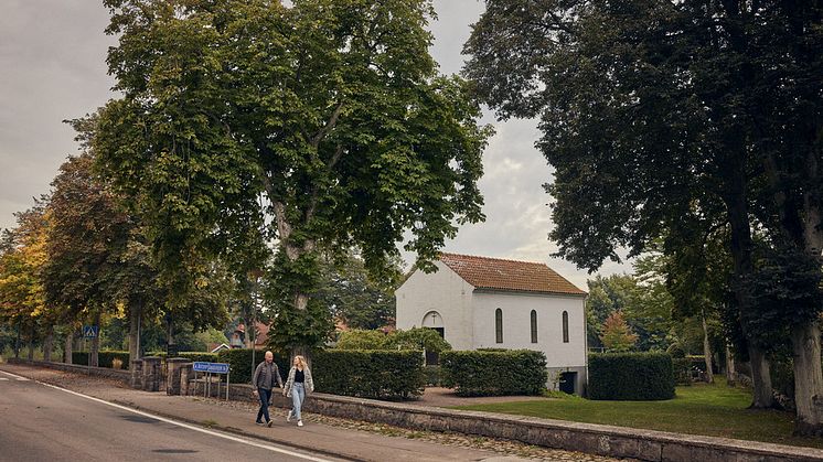 I Ausås kommer bokbussen att stanna på kyrkans parkering. 