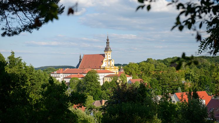 Die Stiftskirche St. Marien, Kloster Neuzelle. Hier wird im „Museum Himmlisches Theater" nun eine neue Szene der Neuzeller Passionsdarstellungen gezeigt. Foto: TMB-Fotoarchiv/Sebastian Höhn.