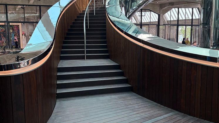Kebony-Holztreppe im FENIX Museum: Nachhaltige Architektur, doppelte Helix, Design von MAD Architects in Rotterdam
