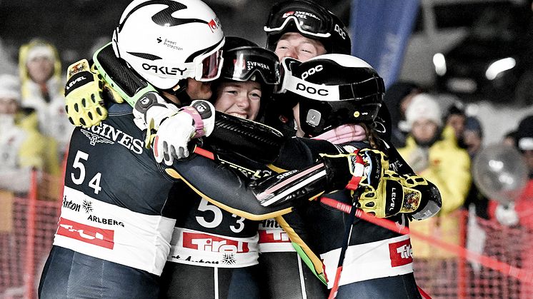 Liza Backlund, Emil Nyberg, Cornelia Öhlund och Lucas Kongsholm tog JVM-guld i lagtävlingen i St. Anton 2023. Foto: Bildbyrån