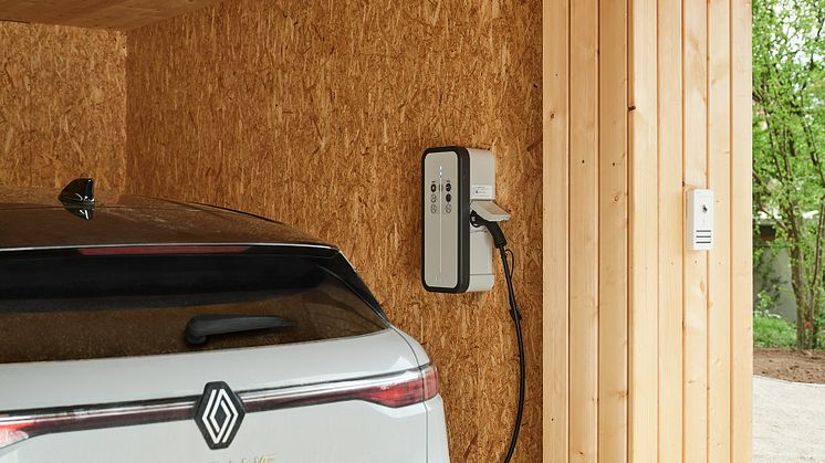 Haus AZ_Sascha Arnold_Carport mit Ladestation witty solar von Hager_15cm.jpg