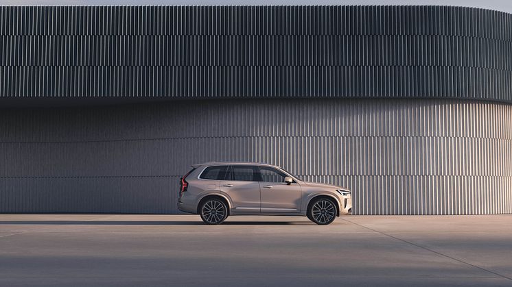 New_Volvo_XC90_Exteriors.jpg