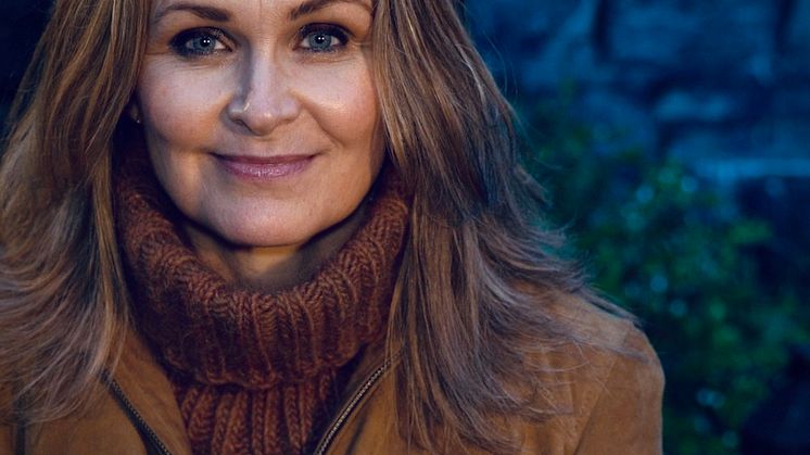 Karoline Krüger har fått det ærefulle oppdraget med å levere årets sang til det kritikerroste juleheftet, Juleroser. Foto: Sophie Krüger Dagsland 
