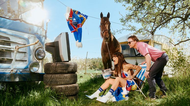 Cleo, Erik Adielsson och hästen "Kapten" från Solvallas travskola. FOTO: Adam Klingeteg