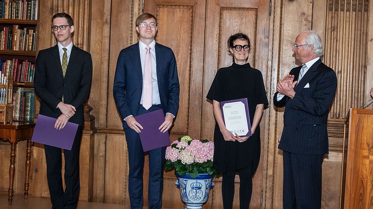 Vitterhetsakademiens stipendiater inom Bernadotteprogrammet tar emot sina diplom av Kungen. Ceremonin ägde rum torsdagen den 25 april 2019 i Bernadottebiblioteket på Slottet.