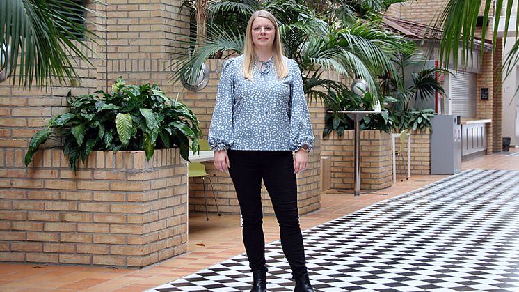 Frida Bertilssons undersöker sambandet mellan testbaserat lärande och individuella skillnader i kognitiva faktorer (exempelvis arbetsminne) samt icke-kognitiva faktorer (såsom personlighetsdrag). Foto: Mattias Pettersson