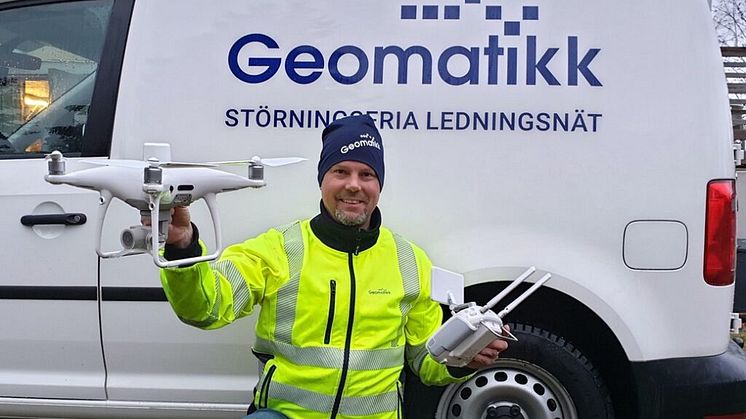 En drönare har många användningsområden, som att beräkna volymen på schaktmassor, säger Robin Johansson, Geomatikk.
