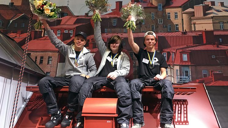 Medaljörer i SM för unga plåtslagare 2016. Frv. David Rudberg (brons), Erik Teuchler (guld), William Hedman (silver). 