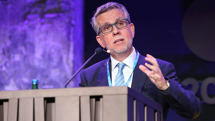 Juan Menéndez-Valdés presenting to the Future of Work: Making IT e-Easy conference