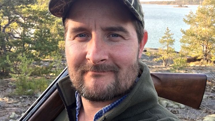 Båtkonstruktör Peter Nikula pausar med fågeljakt