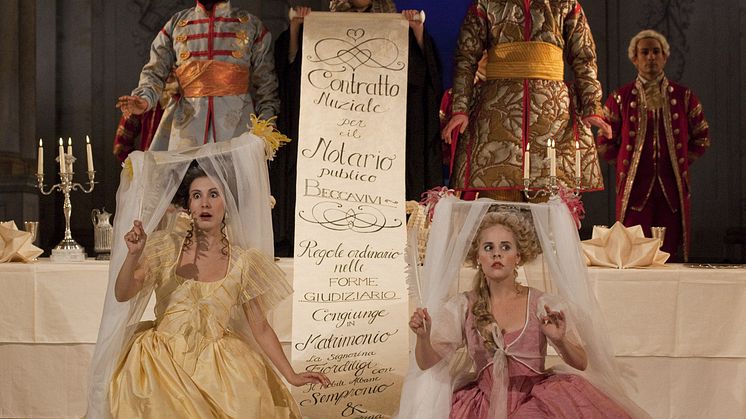 1700-talets mode, arrangerade äktenskap och prinsessbröllop i säsongens operaintroduktioner