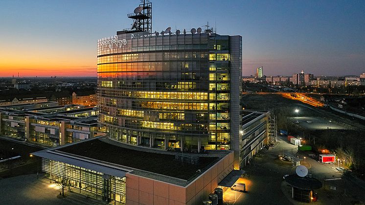 Der MDR bei Abenddämmerung 