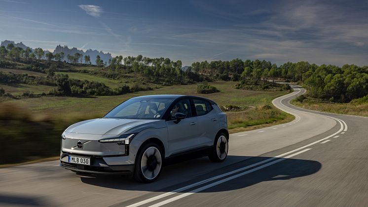 Volvo_EX30_VapourGrey