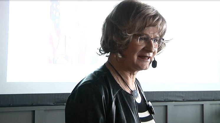 ”Lyft upp rädslan och titta på den”