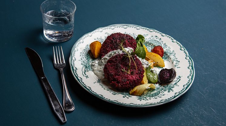 Rödbetsbiffar med klyftpotatis