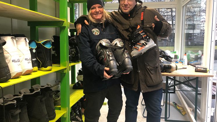 Teamleder på FRIGO Ellen Vik Ossiannilsson og Rune Hagen er klare i utlåndsboden på Vaterland.