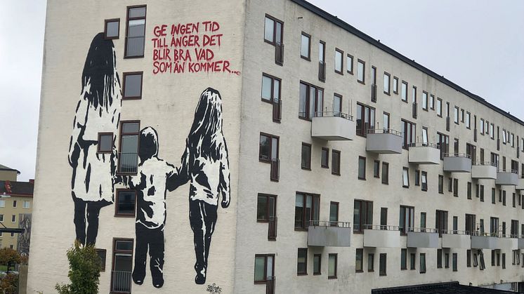 Hellstrom Street Art på Familjebostäders fasad i Högsbo