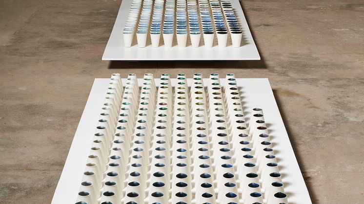 Sauberes Trinkwasser ist Mangelware auf der Welt. Lena Kaapke stellt diese Situation in ihrer Installation dar.