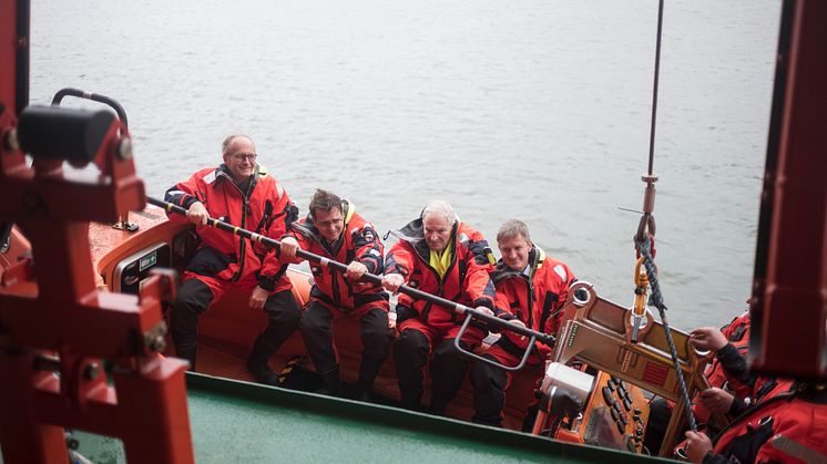 The curious participants also tried ESVAGT's FRB (Fast Rescue Boat). Photos: Sofia Busk	