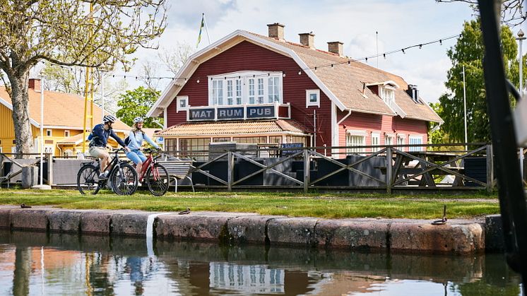 Sveriges nye nasjonale sykkelvei langs Göta kanal. Foto: Jonas Ingman/westsweden.com