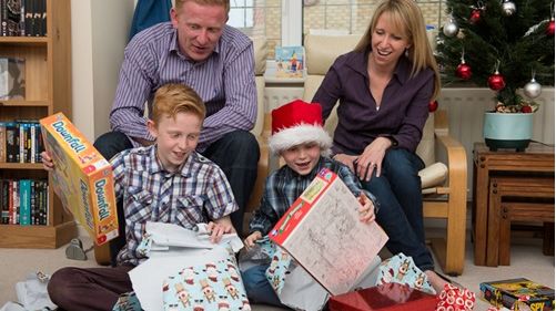 Top tips to recycle around the Christmas tree