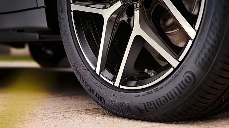 Continental_UltraContact_Car_1.jpg