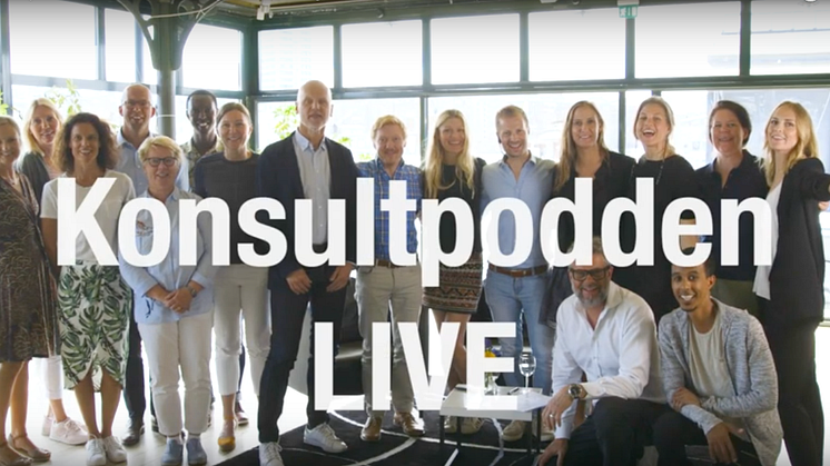 En imponerande gästskara! Medverkar gör  Pia Ganeva, Jon Persson, Åsa Söderbergh, Anders Barnå, Orry Novick Clatén, Julia Thelin, Jessika Strand, Johan Haeger, Anett Hansen, Helena Torhage & självklart Mattias Loxi och Håkan Mildh Svensson .