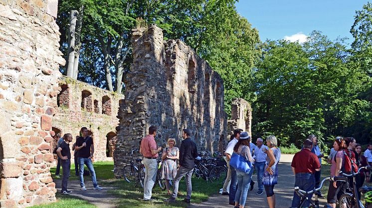 Tourismus-Akteure im Gespräch am Kloster Nimbschen bei Grimma
