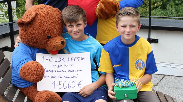 Unser Herz für Bärenherz, Kinder spielen Fußball für den guten Zweck