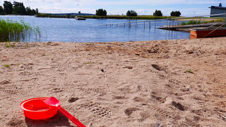 Vy från stranden vid Skutberget