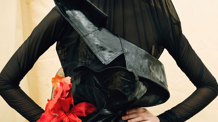 Clothing in [Intimate] Mourning – Fo Phan
