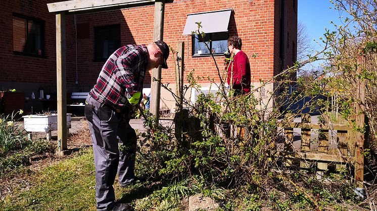Eyragården fokuserar på utomhusaktiviteter, som exempelvis trädgårdsarbete, så länge vädret tillåter. 