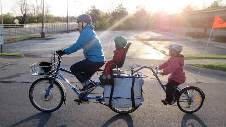 Nu inleds den olycksdrabbade cykelsäsongen - expertens tips för hur du skyddar barnen