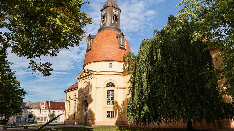 Die Kulturkirche Neuruppin ist der Veranstaltungsort des Brandenburgischen Tourismustages 2019 und der Vorstellung des Sparkassen-Tourismusbarometers (TMB-Fotoarchiv/Steffen Lehmann)