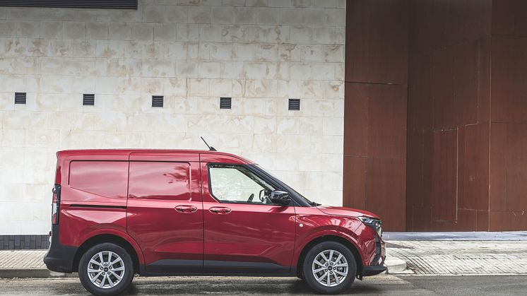 Transit Courier Fantastic Red (6)