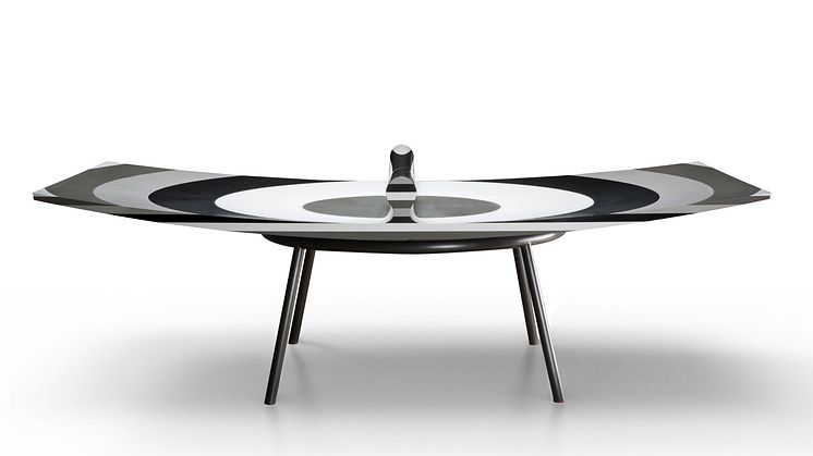 “10 LAYERS” är ett skulpturerat pingisbord utav Silestone®.