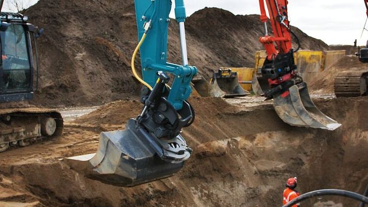 Web_Double_Pod-iXE3_DK_Munk_Kobelco-SK210_Hitachi-300_02.jpg