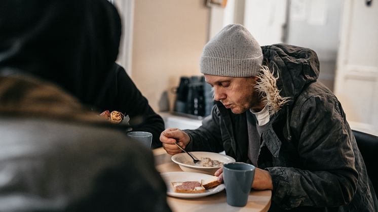 En frukost på Räddningsmissionens frukostcaféer är mer än bara ett mål mat.