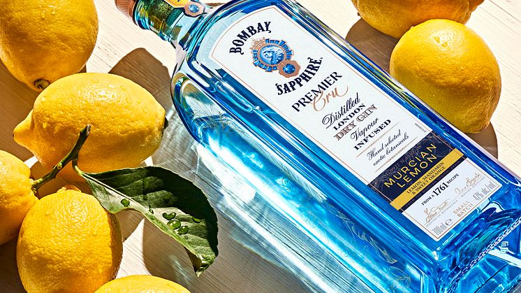 BOMBAY SAPPHIRE® höjer ett glas för naturens finaste smaker med BOMBAY SAPPHIRE PREMIER CRU MURCIAN LEMON – en ny, exklusiv hantverksgin med citrus från Murcia