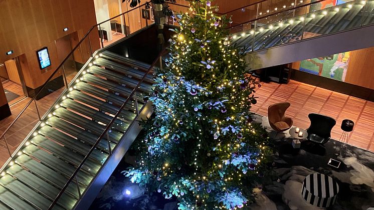 Ensomt juletræ på Clarion Hotel Copenhagen Airport
