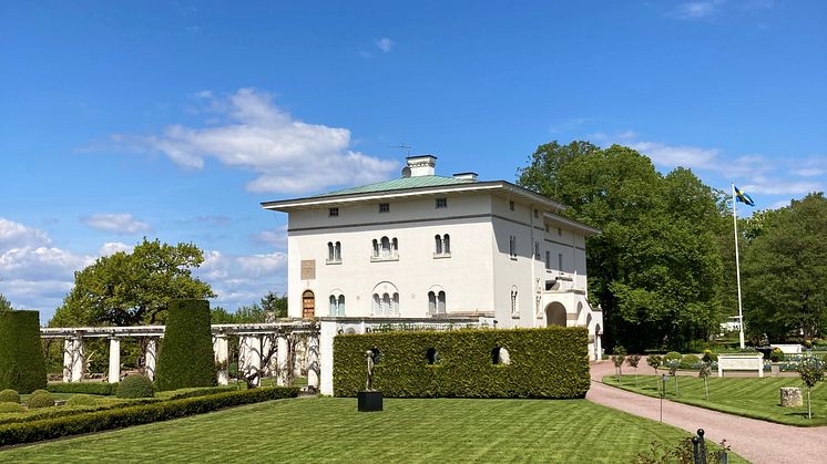Mellan den 3 juli och 3 oktober kan du njuta av fyra a Classicums växthus inredda av kända profiler under Idéträdgårdsutställningen – ’Inglasat’ på Solliden Slott.