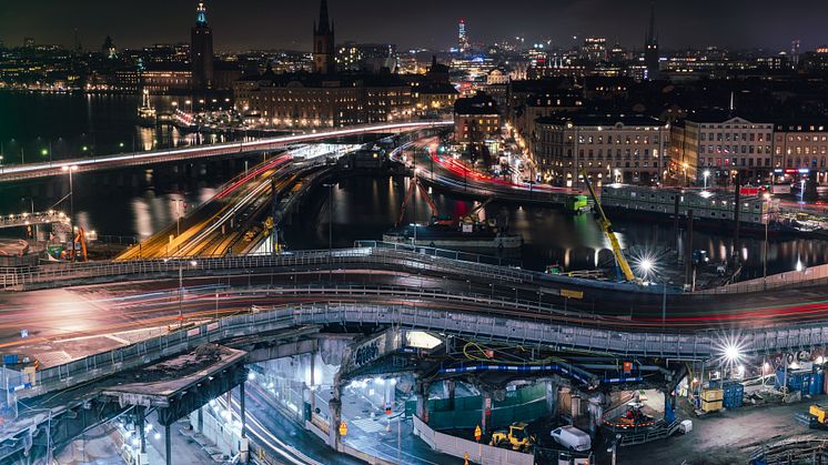Ingen har väl missat att Slussen i Stockholm byggs om. En levande teknisk anläggning som hjälper oss att hantera Mälarens och Saltsjöns rörliga vattennivåer. 