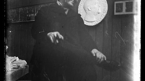 Gustav Vigeland (1869-1943) designed the Nobel Peace Prize Medal. Here in one of very few photos where he is smiling. (Photo: Vigeland Museum)