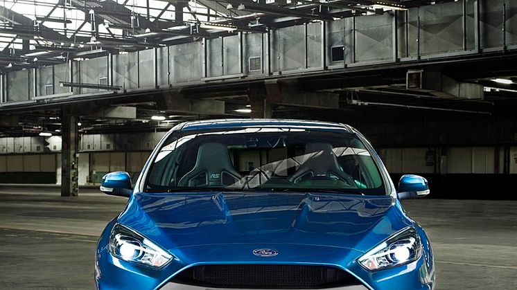 A Ford bemutatja a 350 lóerős, új Focus RS-t; Az izomautót Ken Block szabadítja rá Goodwood aszfaltjára