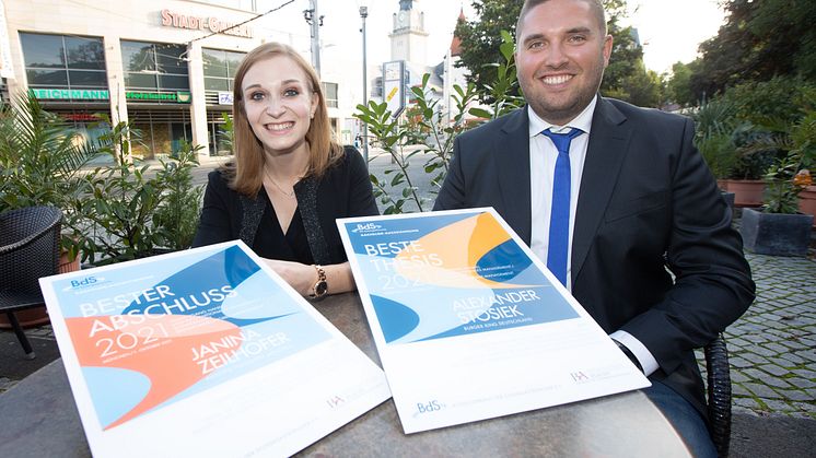 Janina Zeilhofer (Bester Abschluss) und Alexander Stosiek (Beste Abschlussarbeit) 