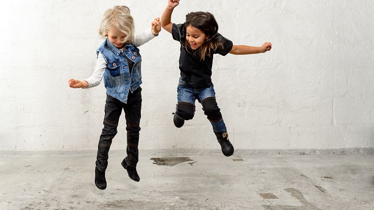 Myrorna säljer redesignade och hållbara barnjeans i samarbete med Nimble Patch