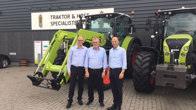 Fra venstre ses Jens Foerst, CLAAS Executive Management Traktor Division, Allan Mahler, Adm. direktør Traktor & Høstspecialisten, Jens Skifter, CEO i Danish Agro Machinery Holding A/S
